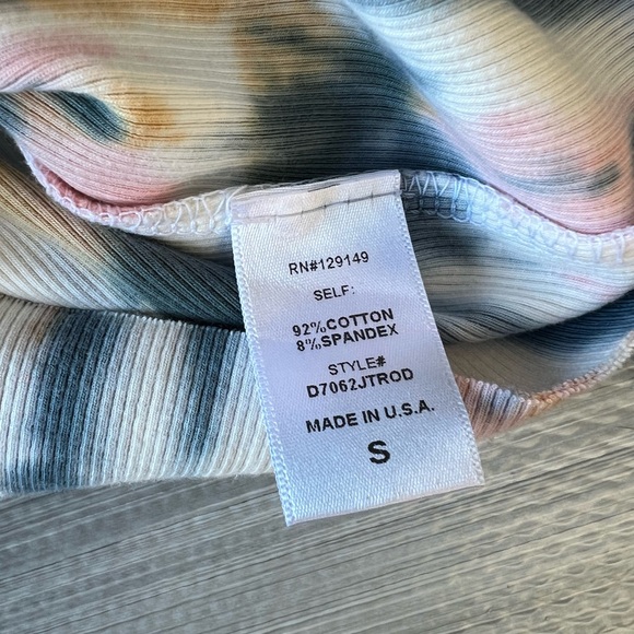 Dippin’ Daisy’s Tie-Dye Long Sleeve and Pink Joggers Set Size S - Picture 11 of 11